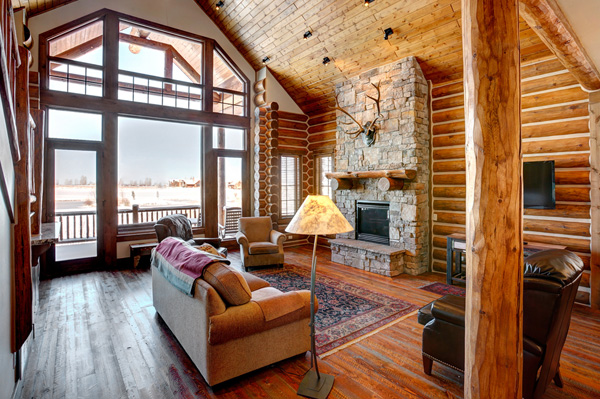 Decorating the Interior of a Log Home